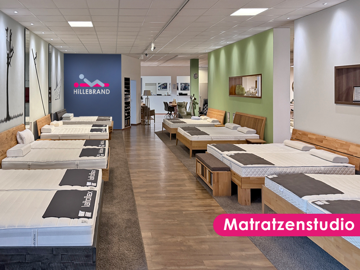 Matratzenstudio von Hillebrand mit Betten in Reihen